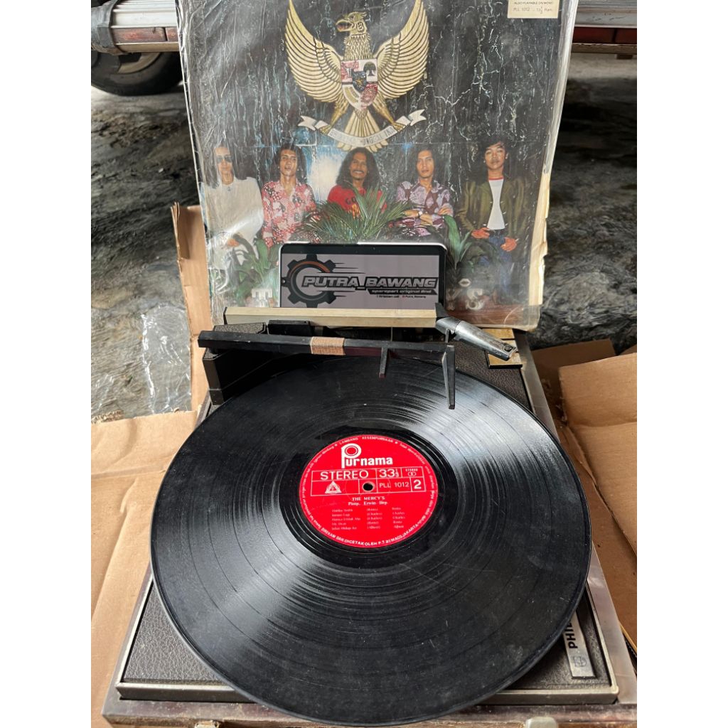 Vinyl Piringan Hitam The Mercy'S