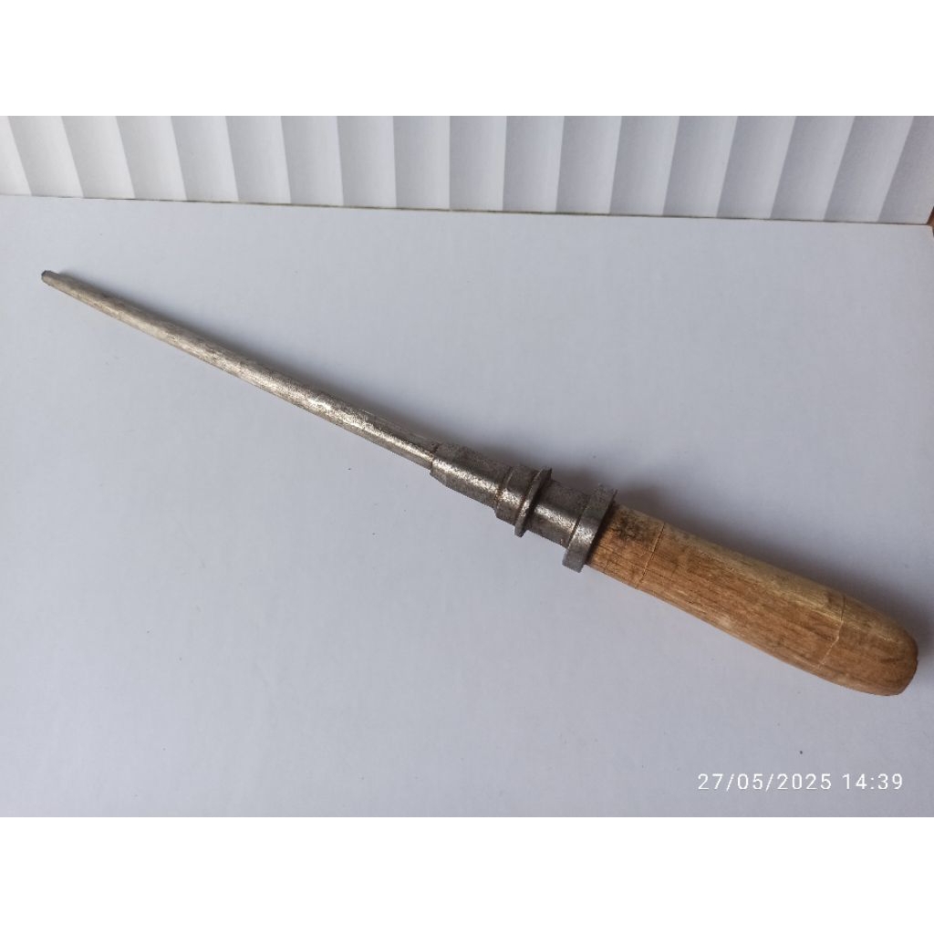 Ungkal pisau dan pengaritan