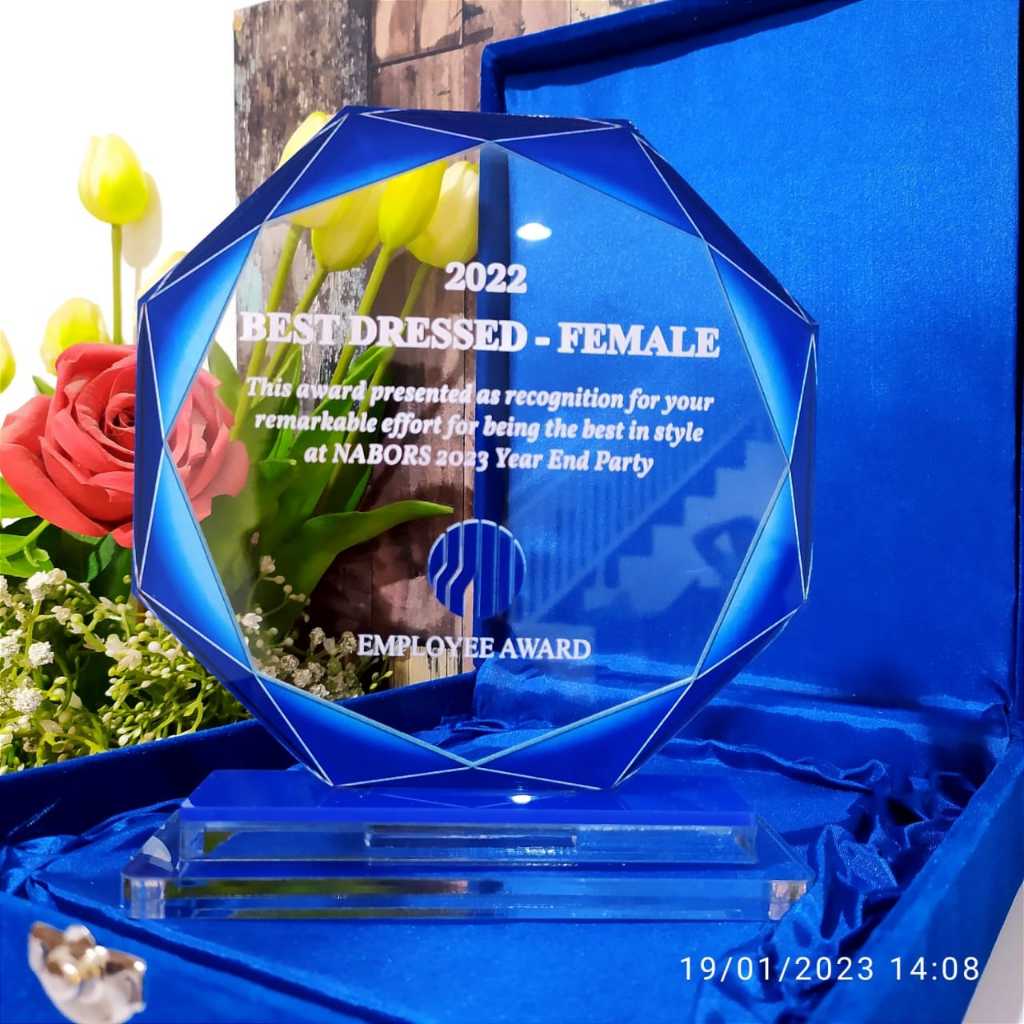 Plakat akrilik premium tebal 5mm print uv custom, piagam akrilik, piala akrilik.