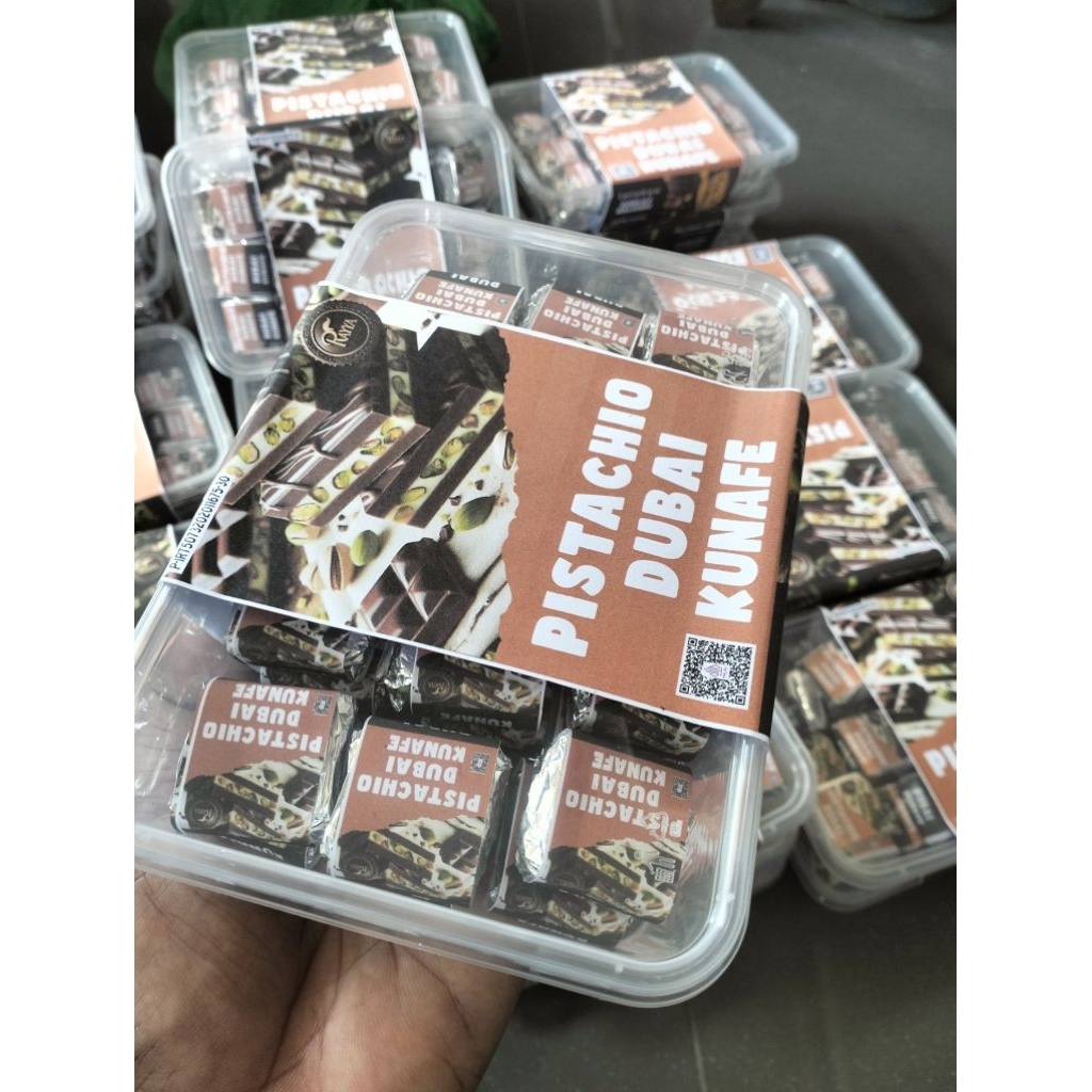 

COKLAT DUBAI KUNAFA CUBE ISI 20 PC PER BOX