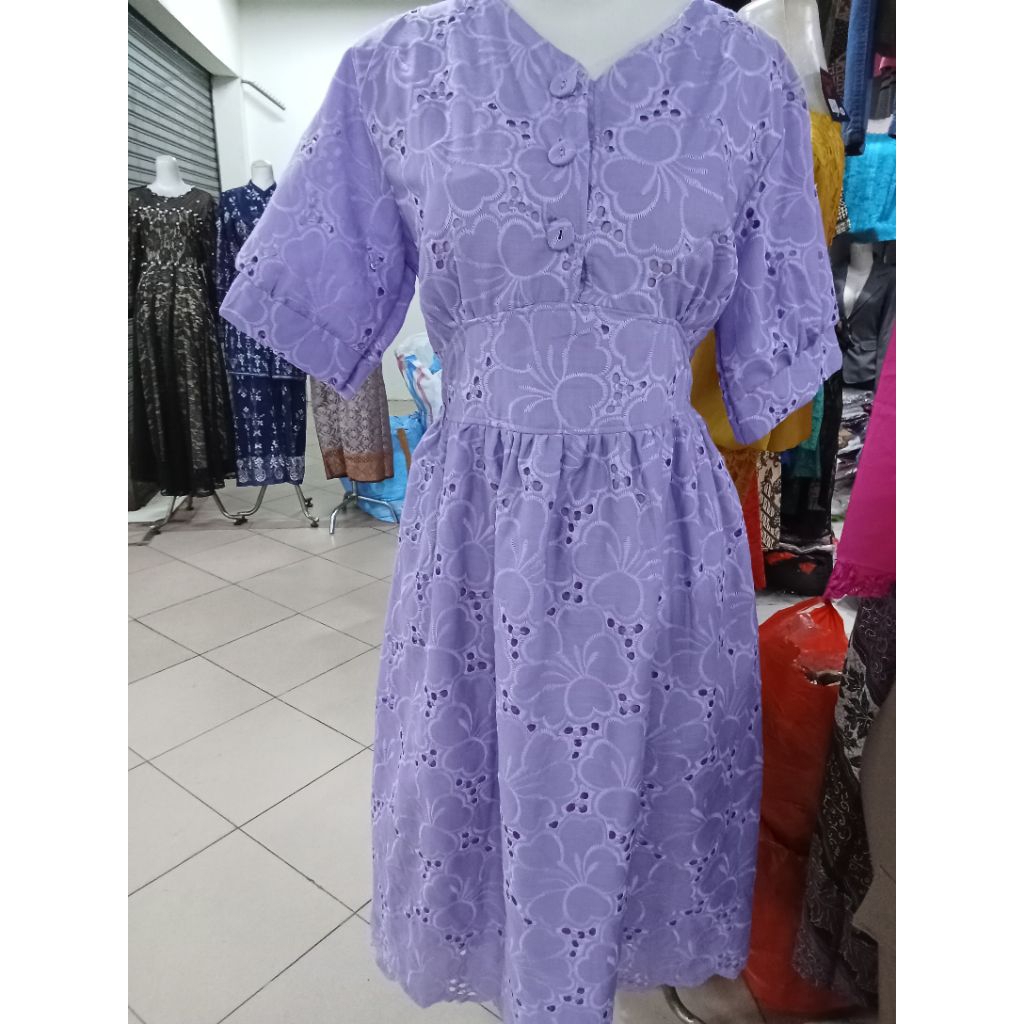 DRESS KATUN BOLONG DRESS BROKAT WARNA PUTIH SIZE L 3L LD 100 115  PANJANG 100 120 KANCING DEPAN BUSU