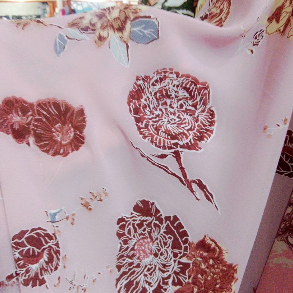 kain ceruty motif bunga mawar - kain ceruty exlusiv - kain ceruty baby doll - kain bahan Ceruti prem