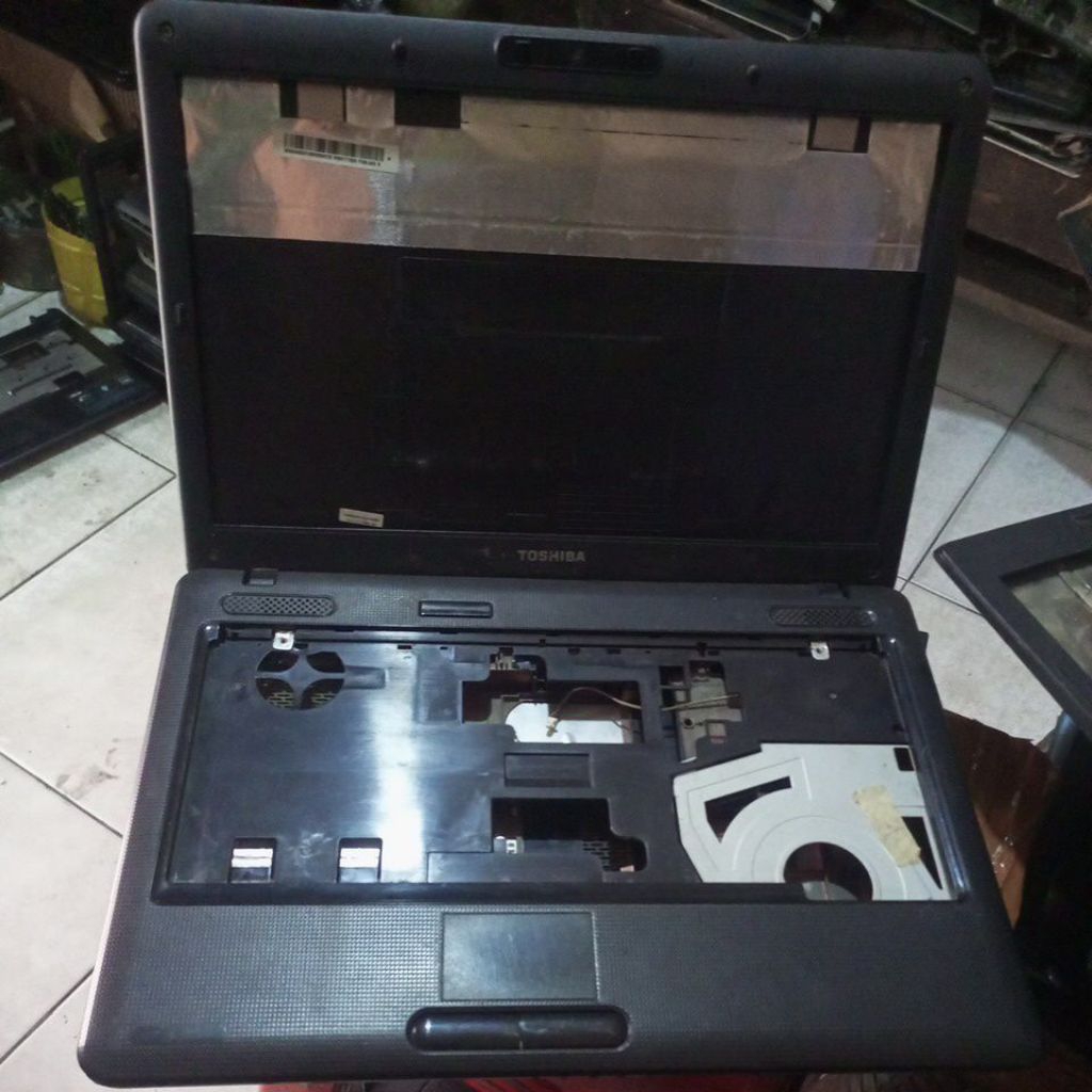 casing laptop Toshiba L510