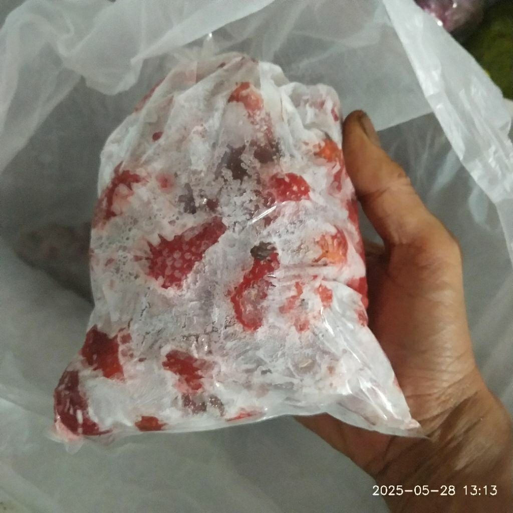 

stroberi frozen harga 10rb perkilo