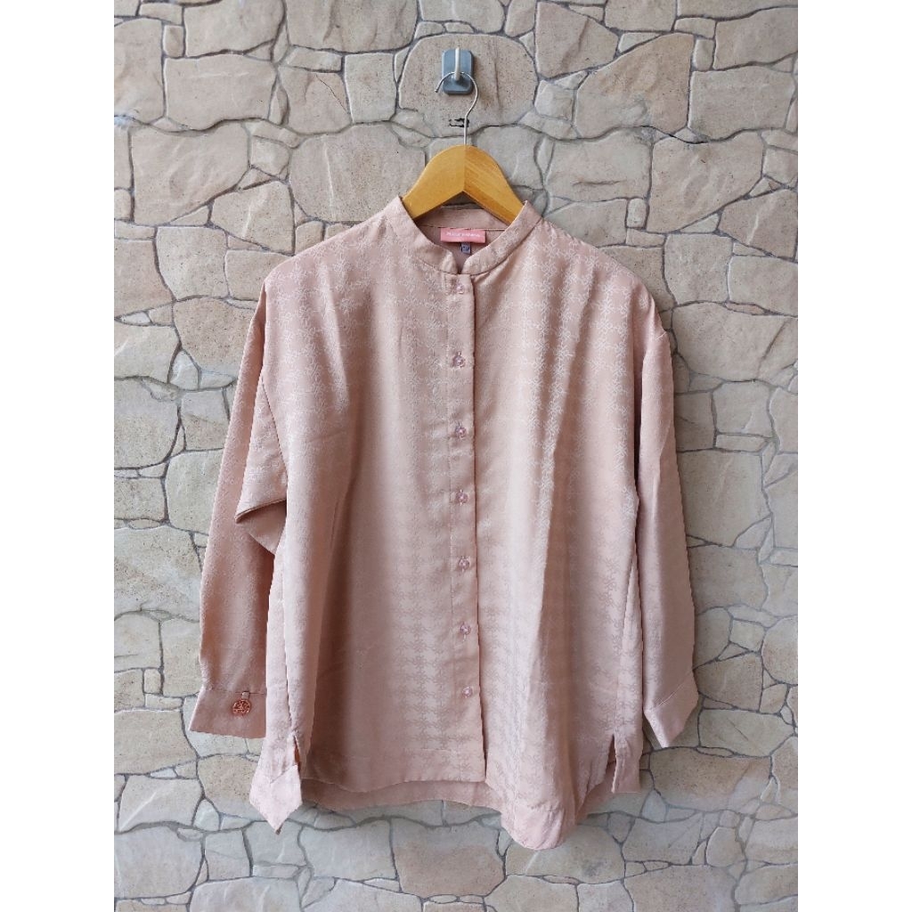 Amna shirt Ria Miranda monogram