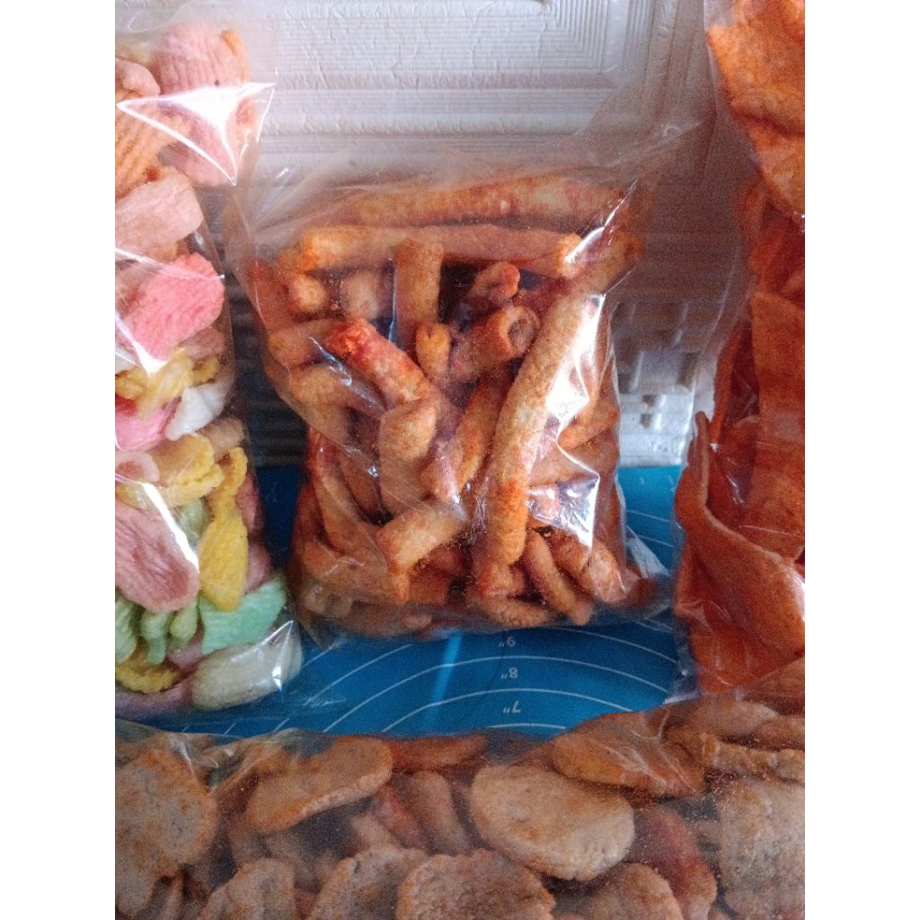 

Aneka macam kerupuk cemilan 4 varian original dan pedas
