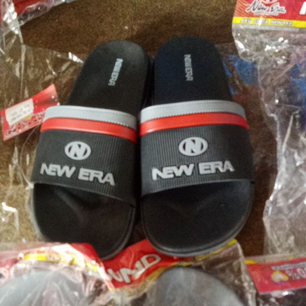 sandal karet New Era