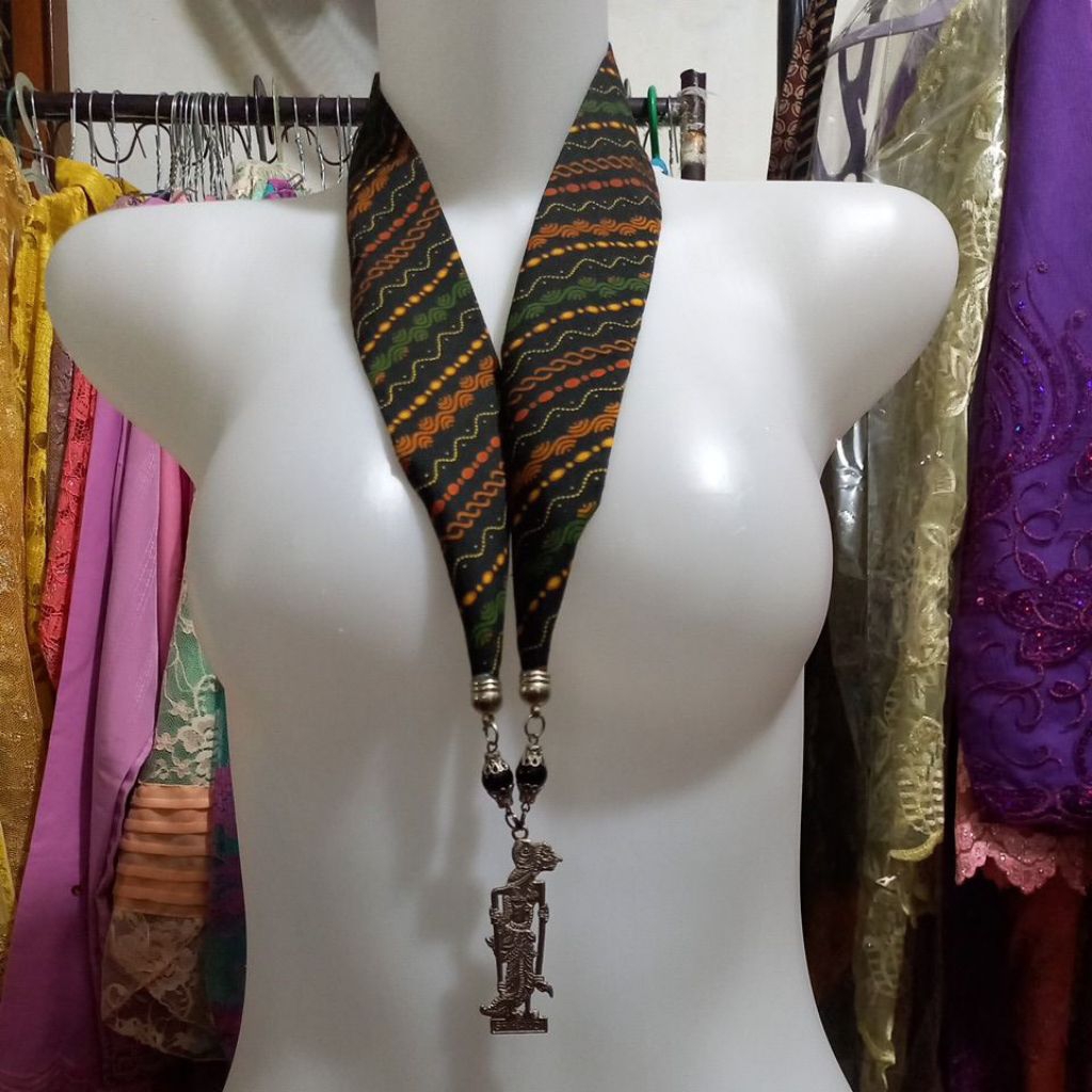 Kalung Batik Bandul Wayang