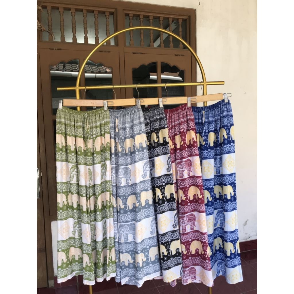 CELANA KULOT RAYON MOTIF GAJAH