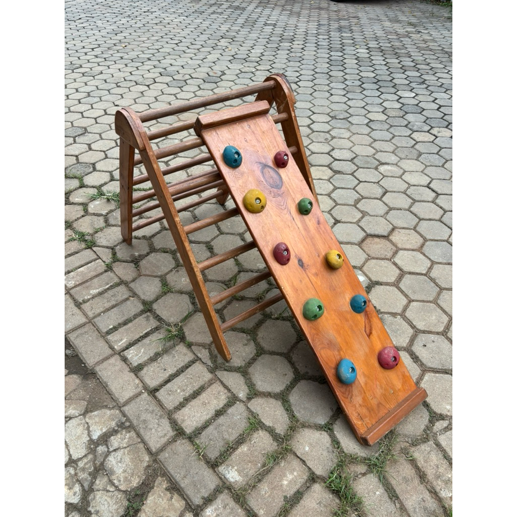 Pikler Preloved Climbing Batu Warna Coklat Brakiasi