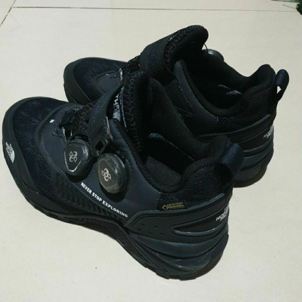 Sepatu pria wanita size 36,6 cm the-north-face second