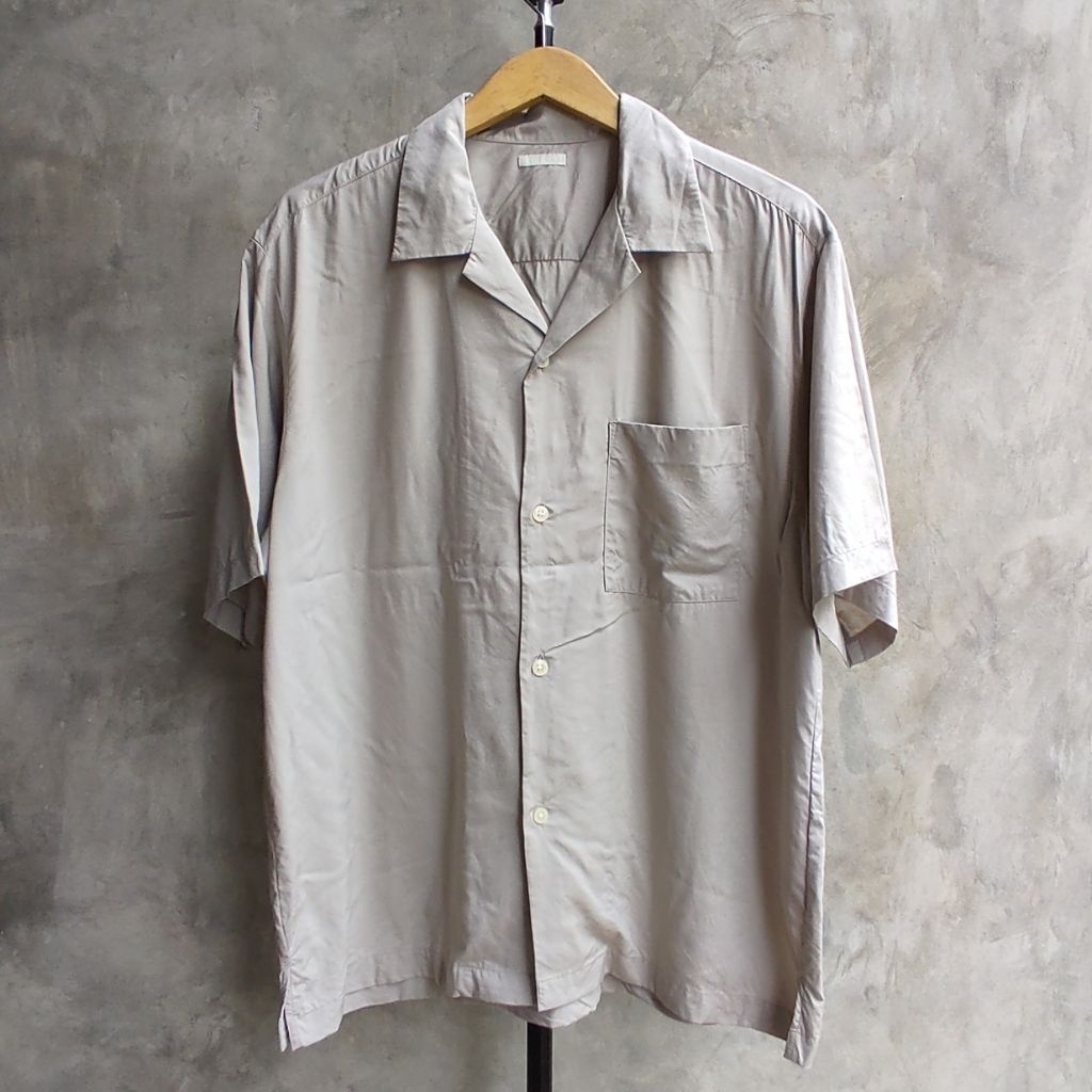 GU kemeja open collar