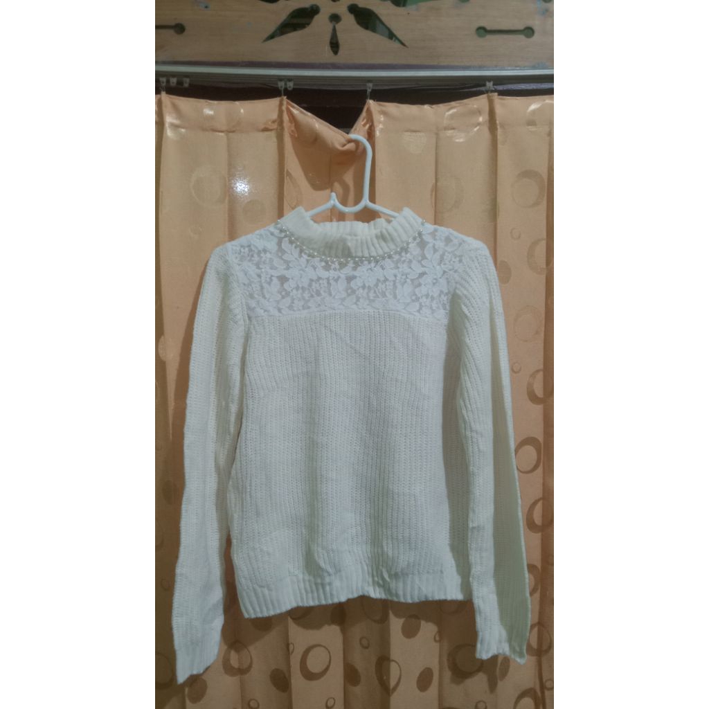 Sweater Rajut Broken White preloved