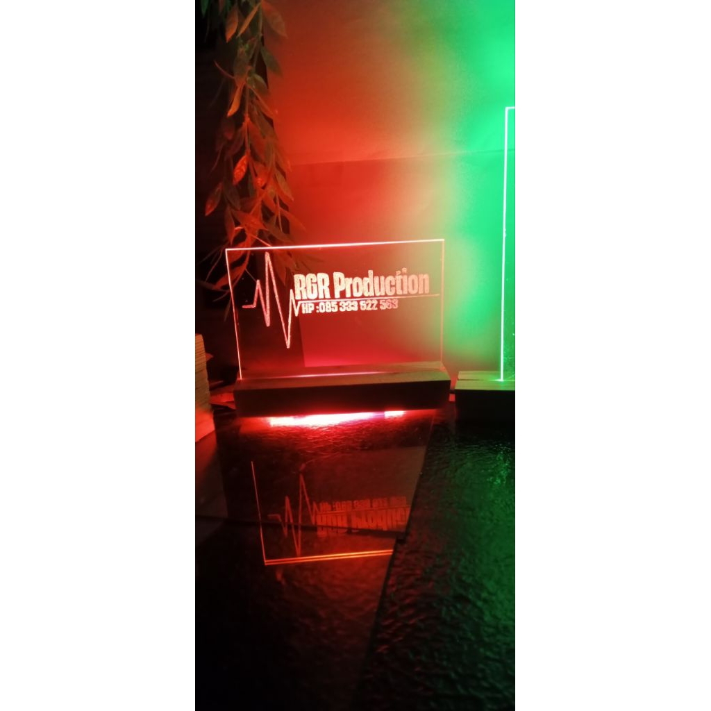 

acrilik custom nama prodak/nama kmu dan pasangan