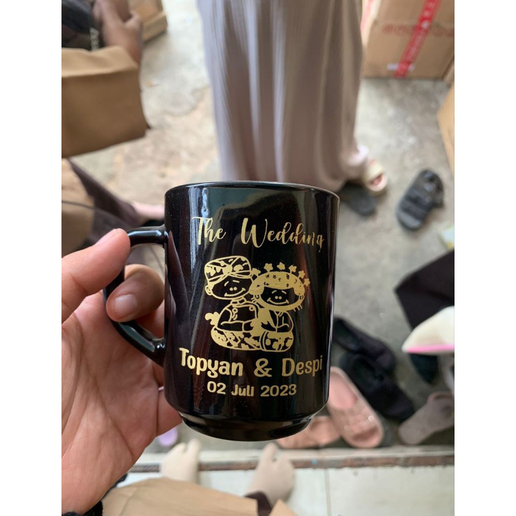 mug hitam souvenir