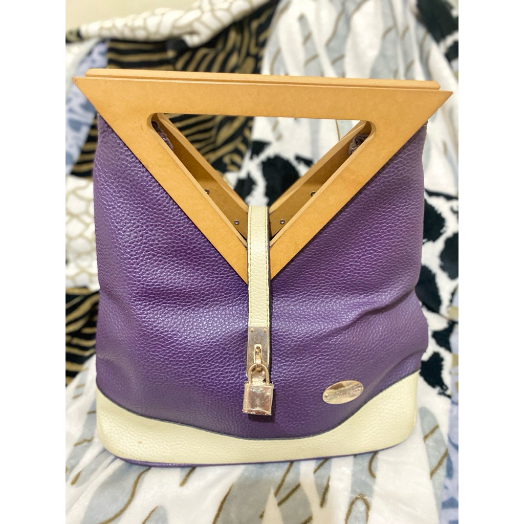 PRELOVED TAS WANITA C*L** PURPLE-WHITE