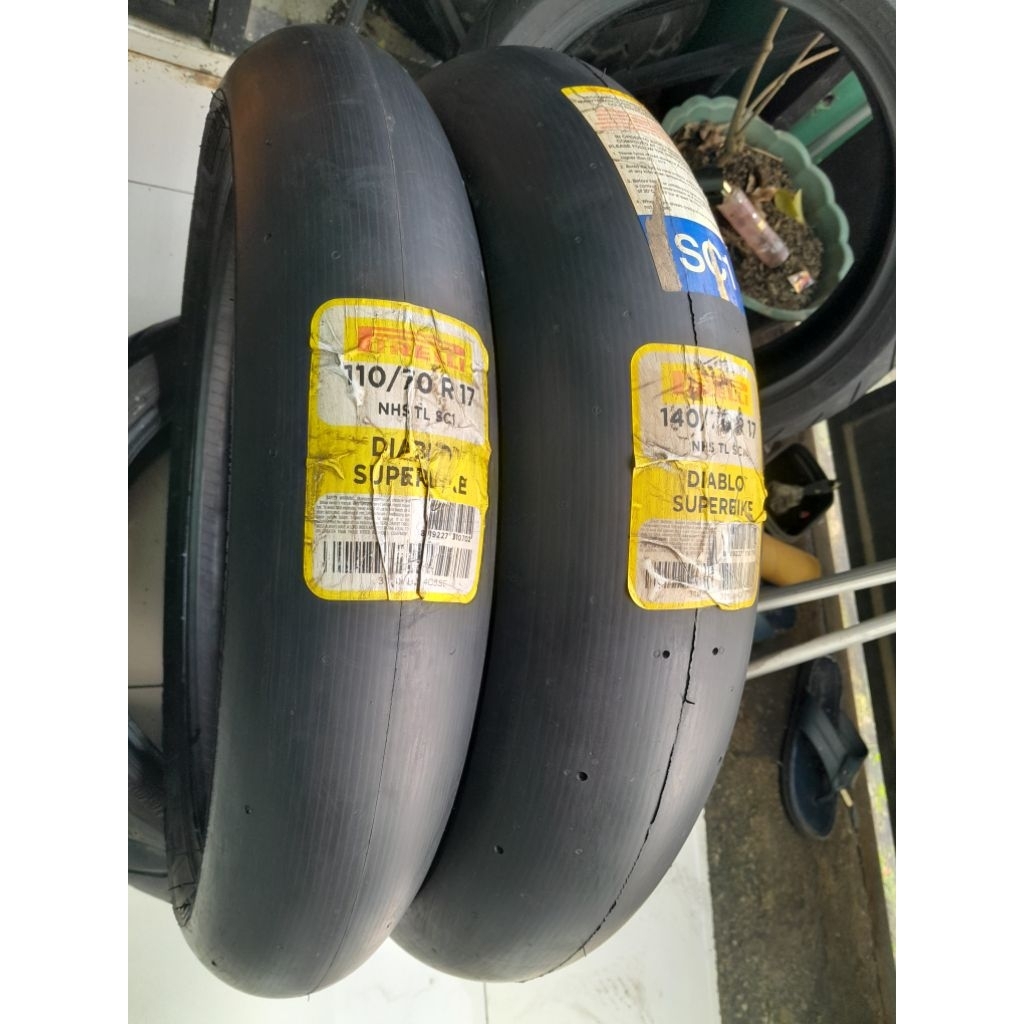 Pirelli diablo superbike..110/70+140/70-17