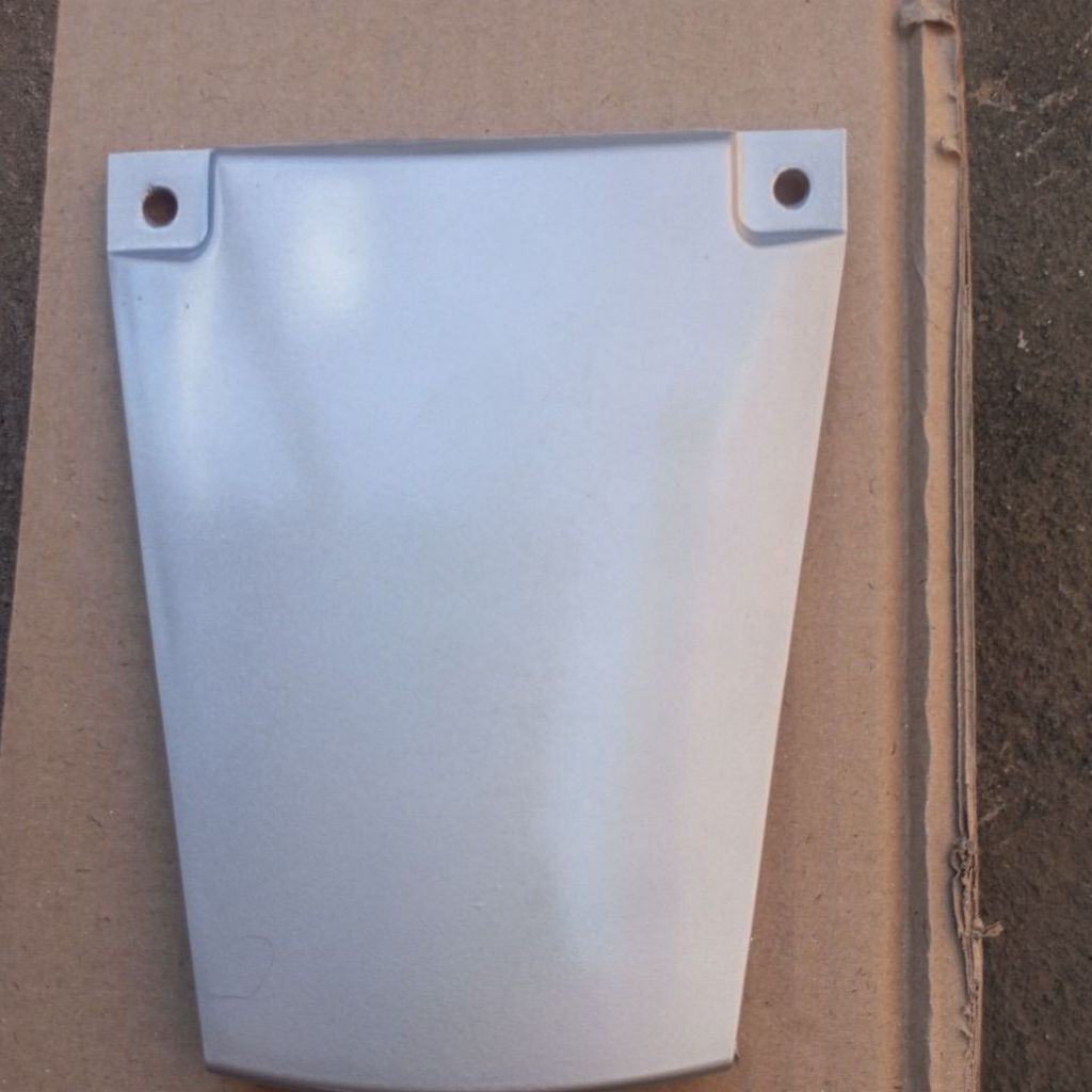 Pet Stop Sambungan Body Belakang Atas Lampu Vega Lama Warna Silver