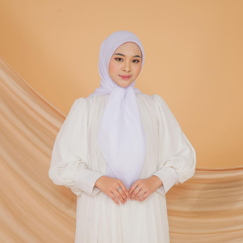 Delmoon Hijab Paris Premium Putih - Jilbab Segi Empat Polos Bahan Paris Elegan
