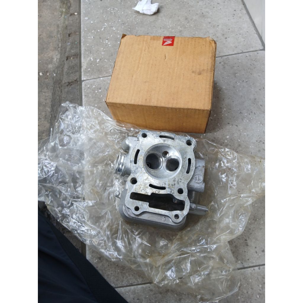 12200 - KGH - 900 CYLINDER HEAD HONDA SONIC ORIGINAL
