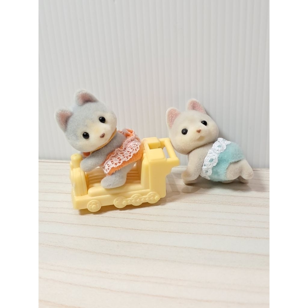 Sylvanian Families - Husky Twins with Train
