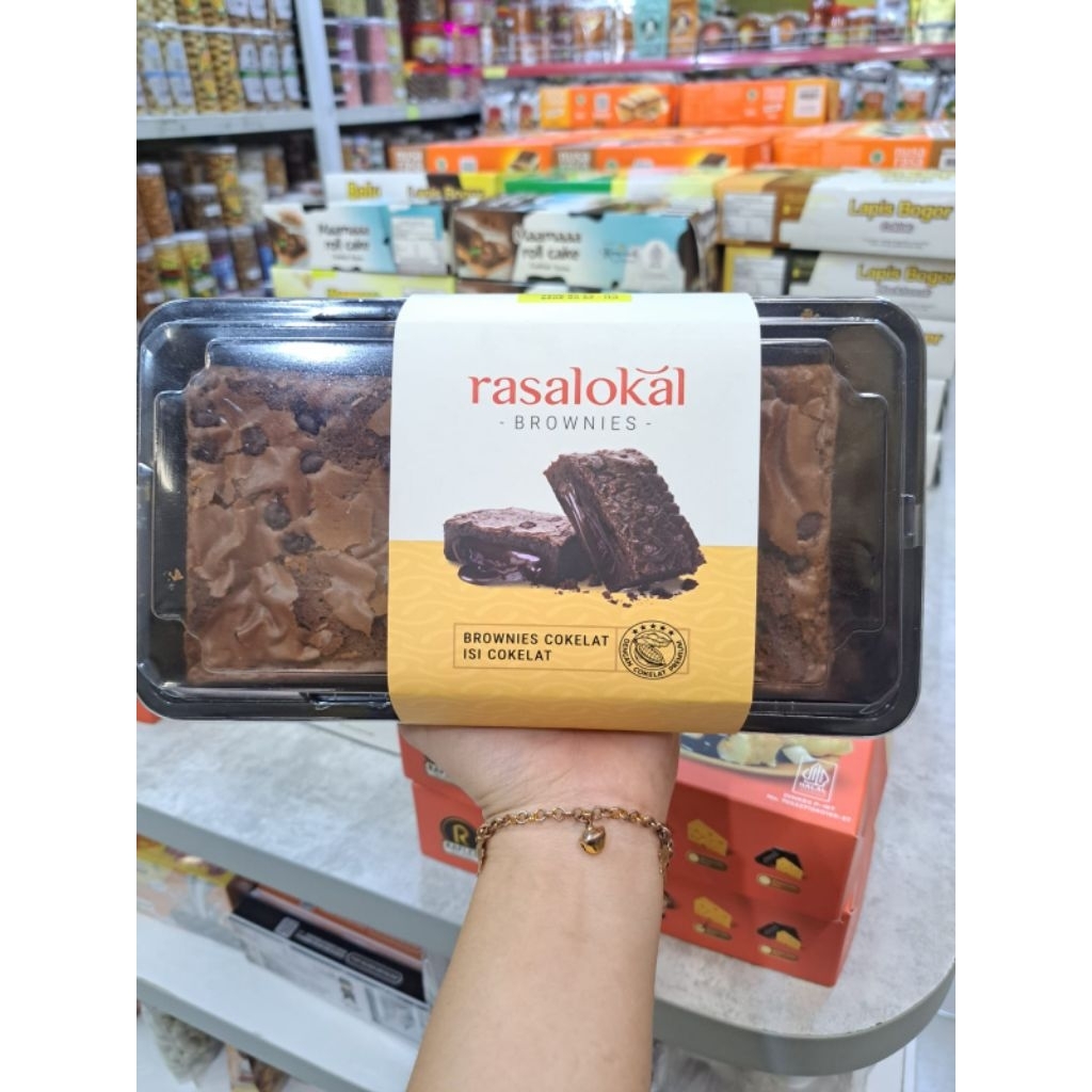 

BROWNIES COKLAT RASALOKAL COKLAT LUMER DI TENGAHNYA