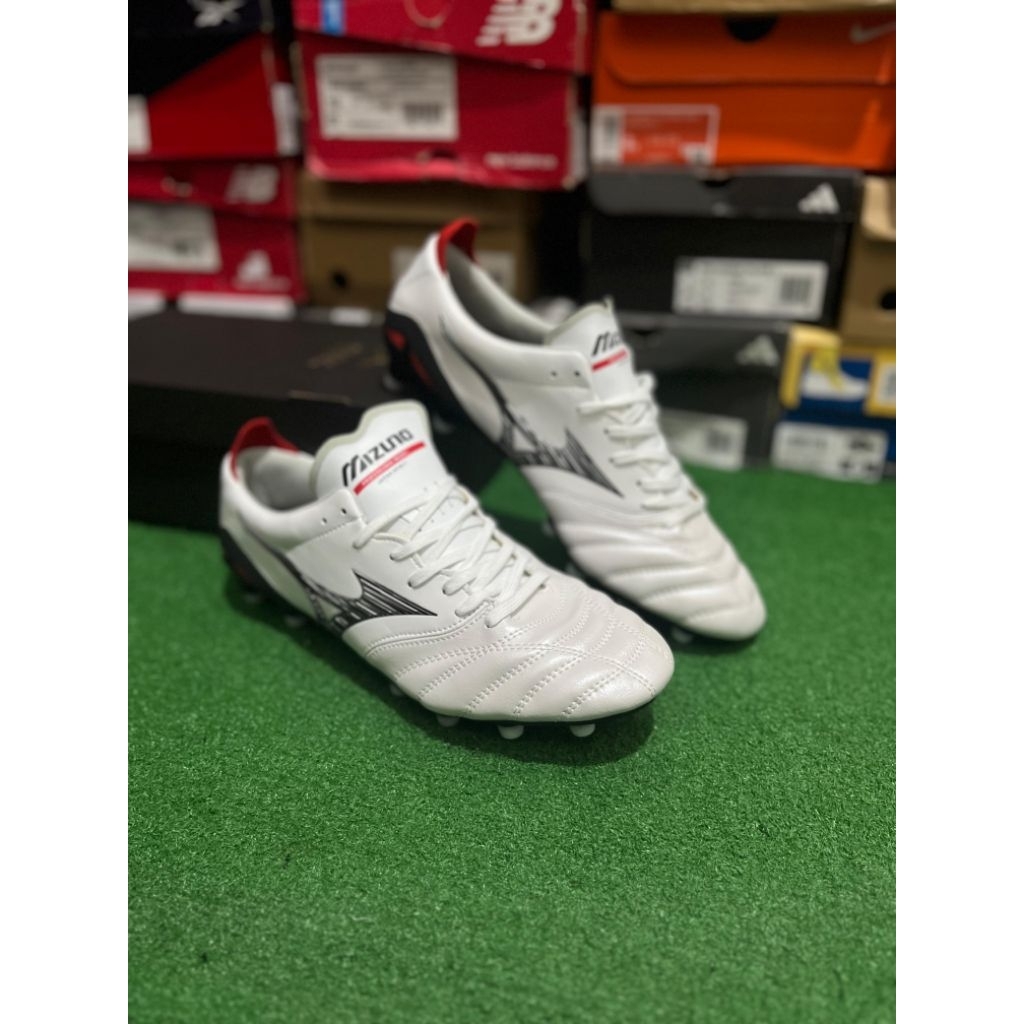 Sepatu bola mizuno morelia neo