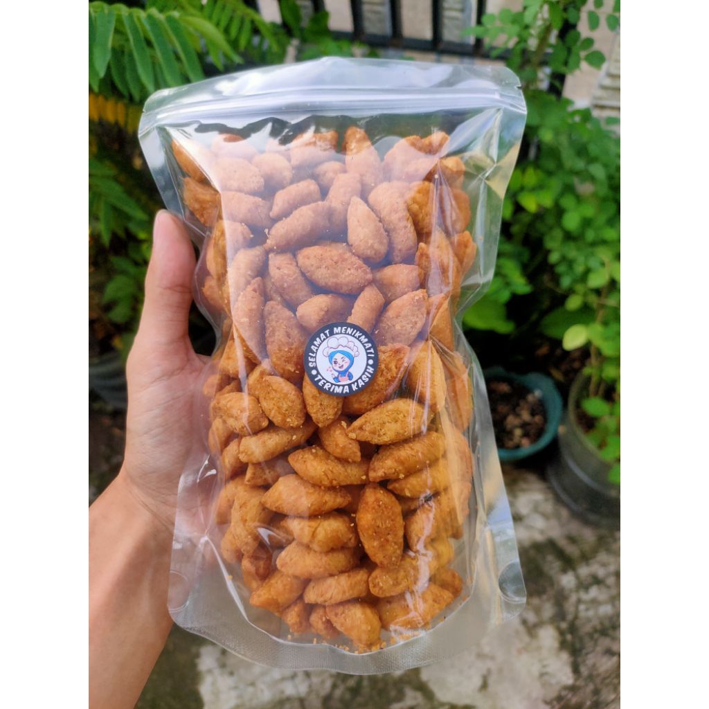 

Biji ketapang manis renyah