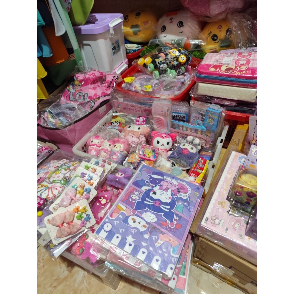 

Paket Aksesoris dan ATK 50k