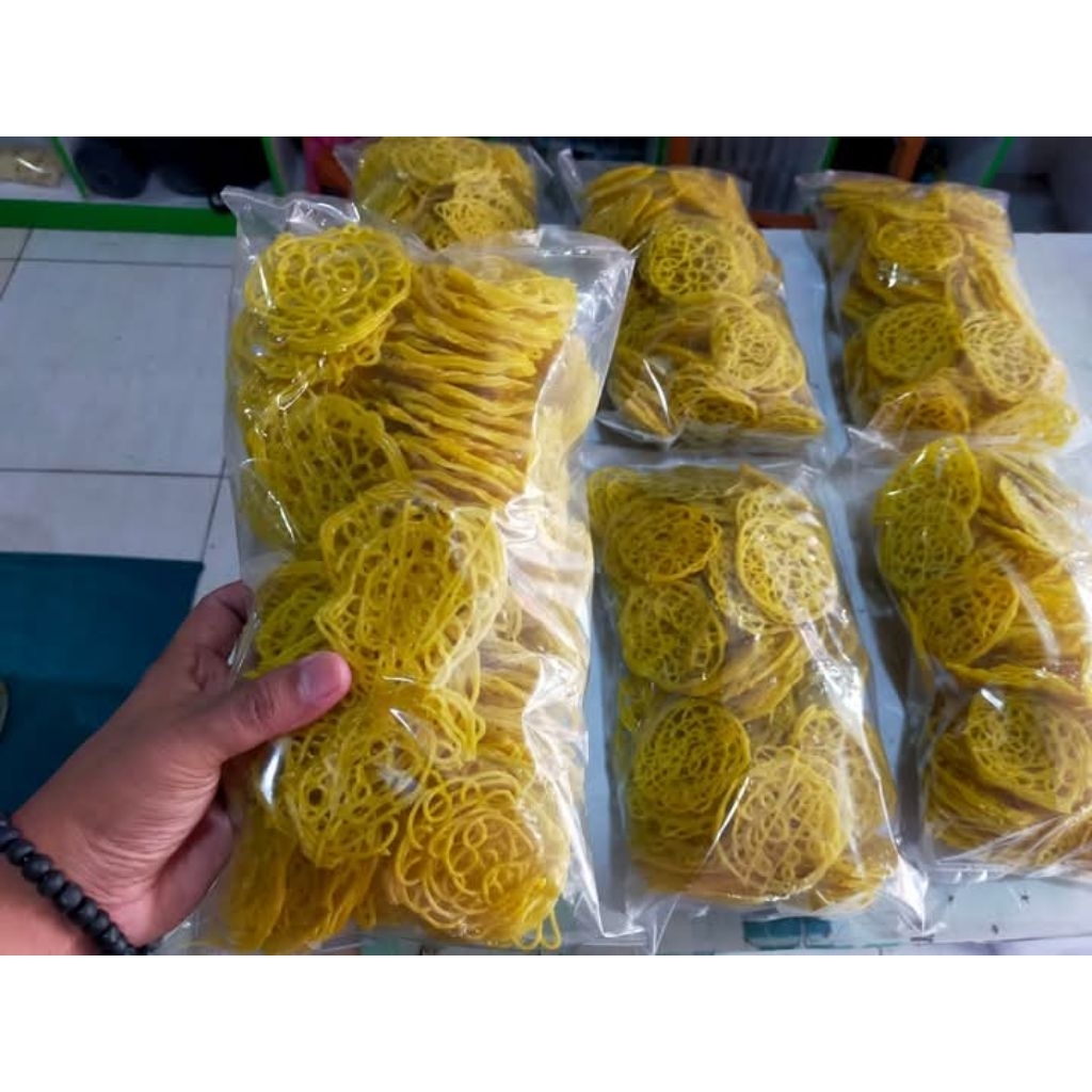 

Krupuk mie kuning mentah 500gram