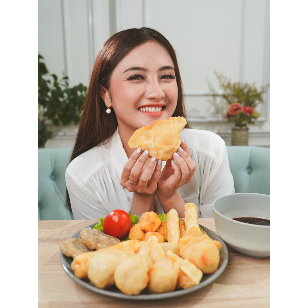 

Paket Vacum FROZEN Pempek Palembang 100% Ikan Tenggiri KAPAL SELAM BESAR 5 Pcs + Cuko 150mL - LaRest