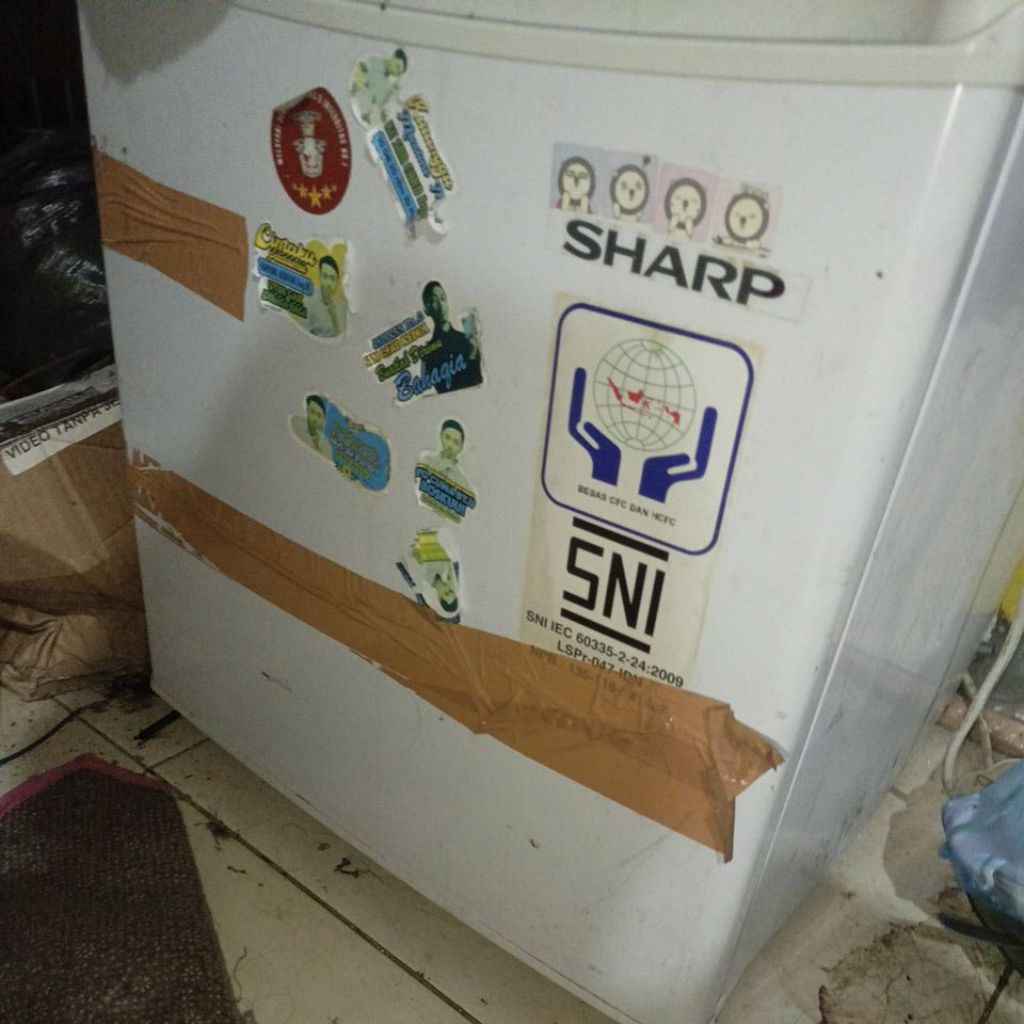 Kulkas Mini Sharp SJ 50MB