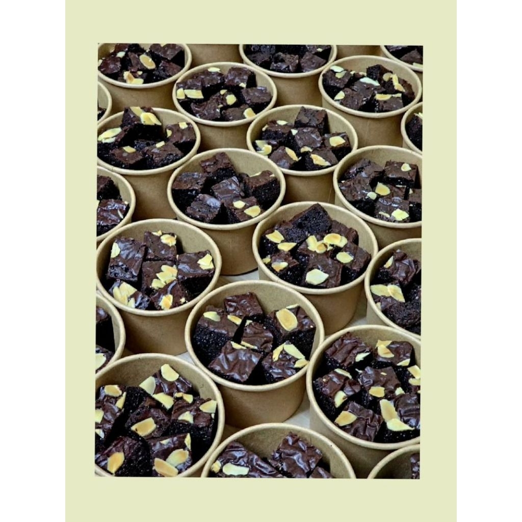 

fudgy brownies bites varian coklat almond ukuran 12oz isi 16pcs