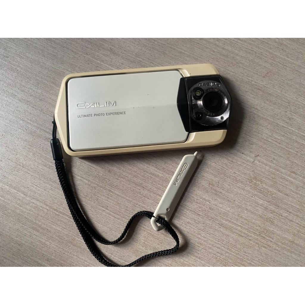 Kamera Casio Exilim - TR150