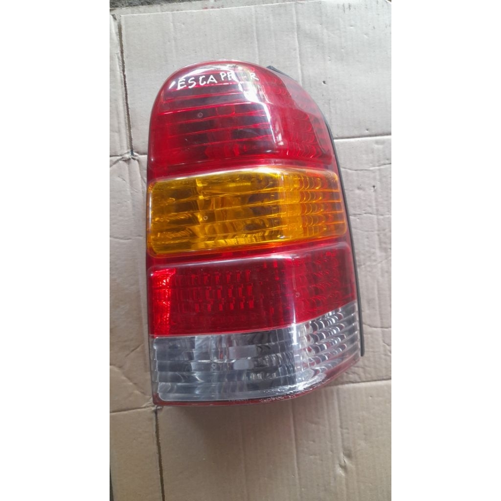 lampu belakang ford escape