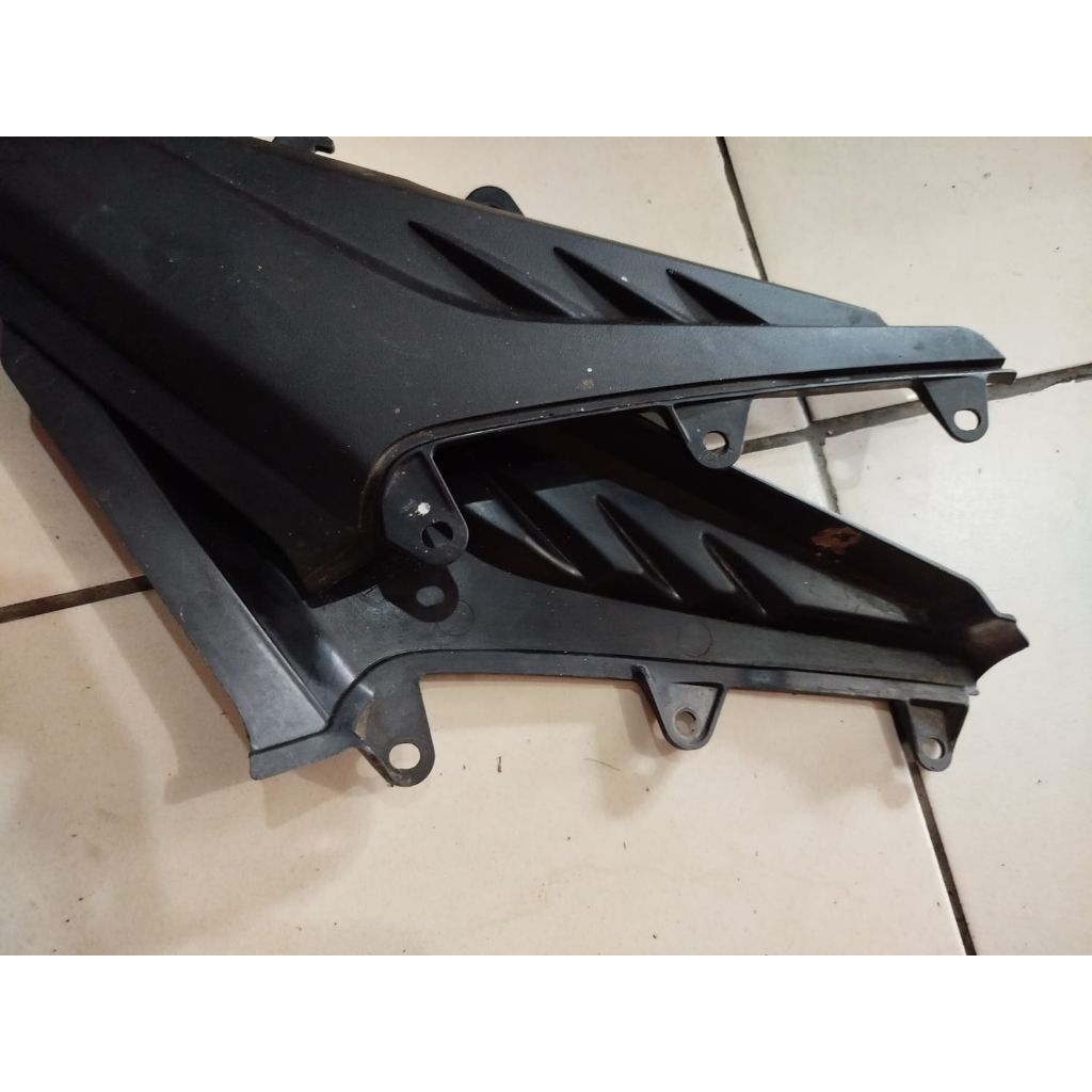 Original sambungan coverside cover aki samping cover mesin  Honda Megapro mono new shock monoshock O