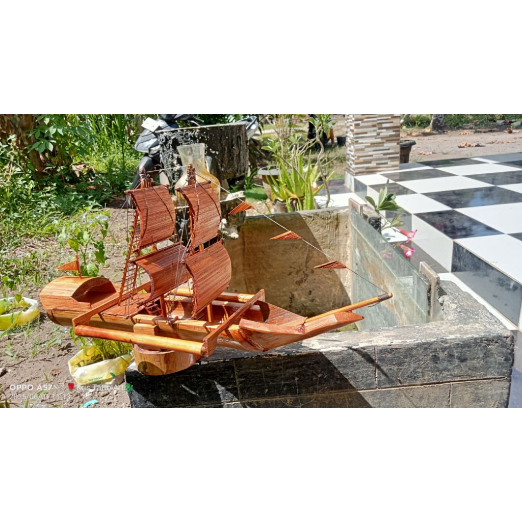 kapal layar bambu miniatur prakarya/perahu layar miniatur