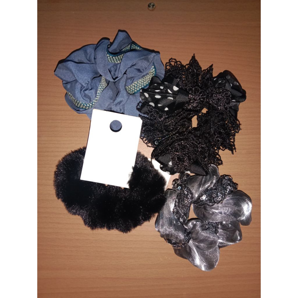 Scrunchie forever 21 preloved still new TAKE ALL