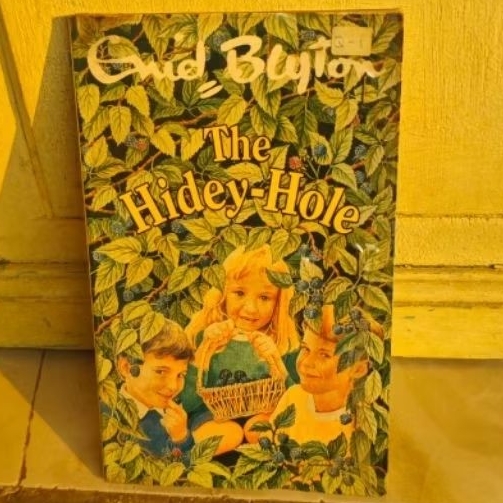 NOVEL THE HIDEY-HOLE -ENID BLYTON