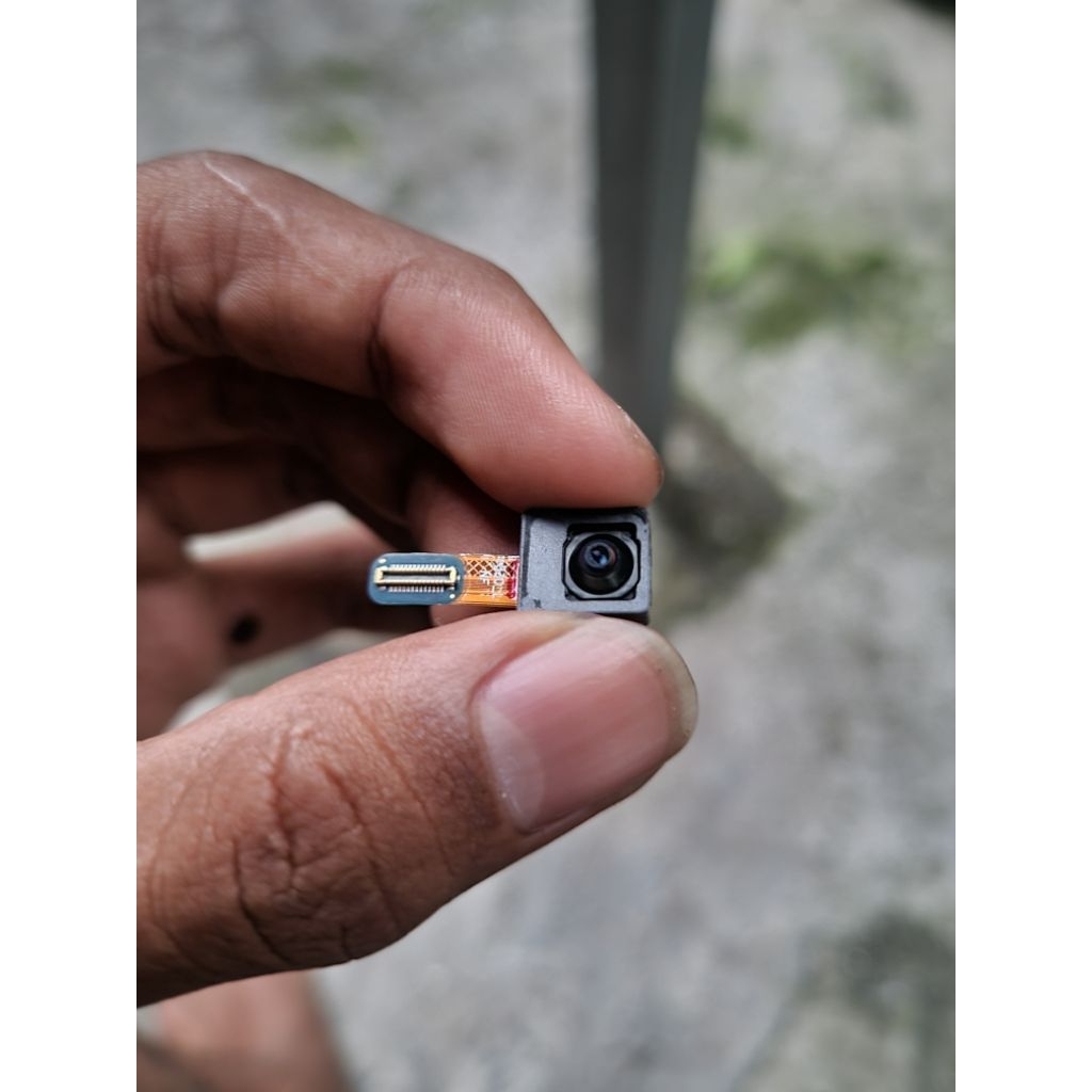 Kamera Depan Samsung S21 Plus