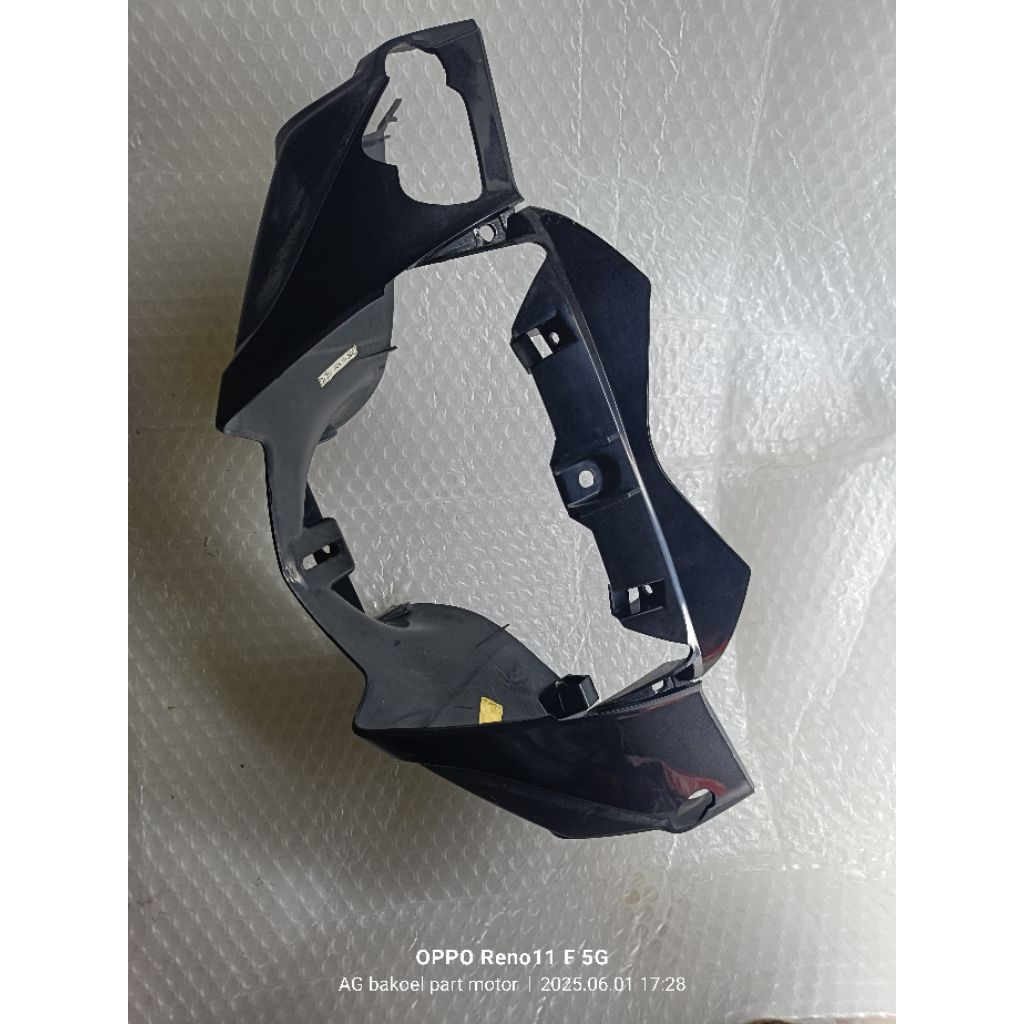 cover batok lampu depan Honda Supra x 125 Batman original AHM 53205 KVL