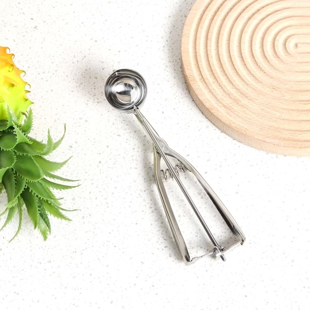 skop ice cream / scoop ice cream