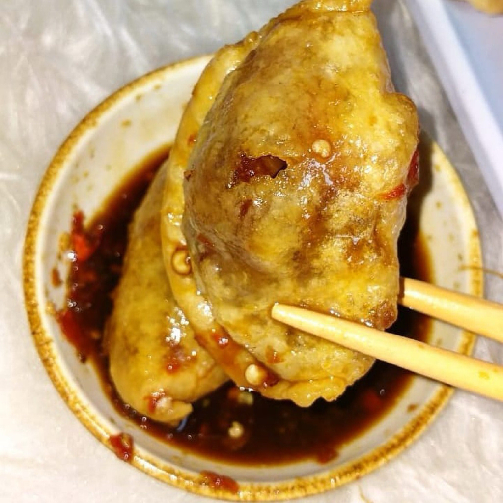 

CIRENG ISI AYAM SUWIR TIDAK PEDAS Isi 5 bijisudah dengan sambel rujak FROZEN