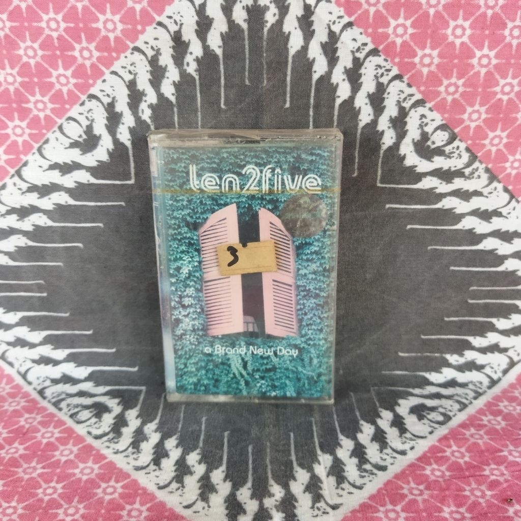 Kaset Ten 2 Five - A brand new day - Segel