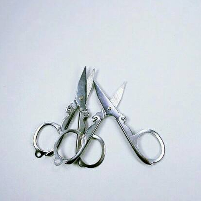 

Gunting merah lipat gunting bayi isi 12 pcs