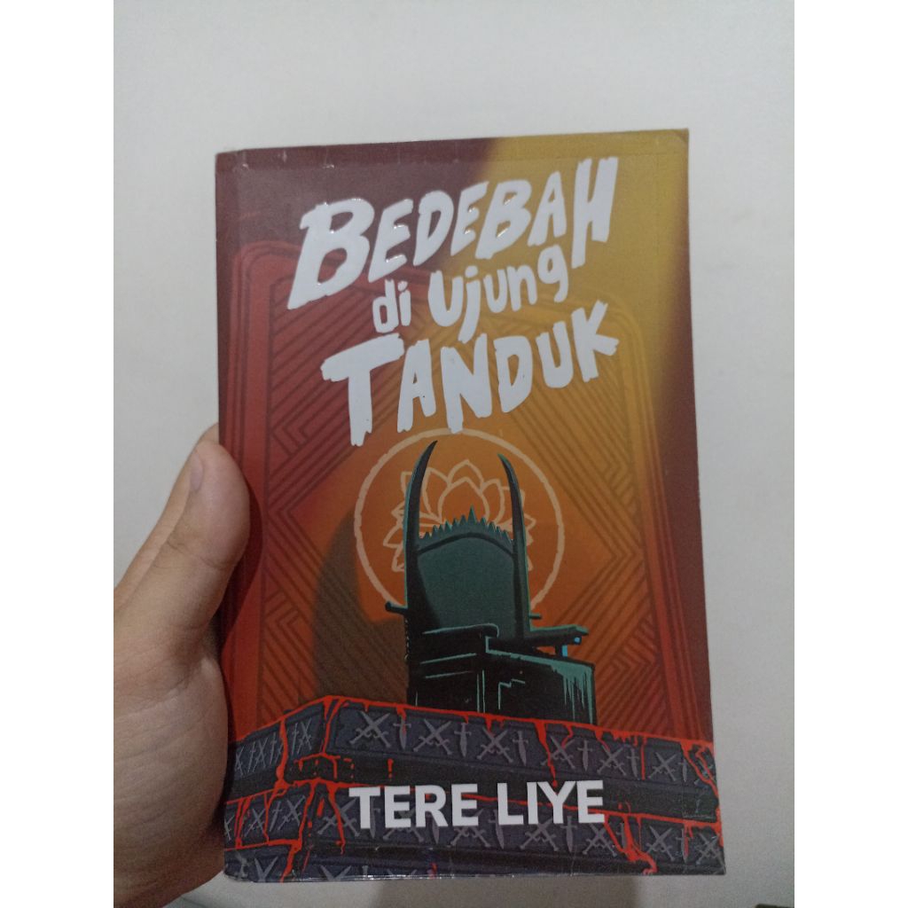 Preloved novel Bedebah di Ujung Tanduk