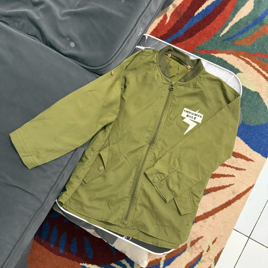 preloved jaket bomber tipis 7-9 tahun army