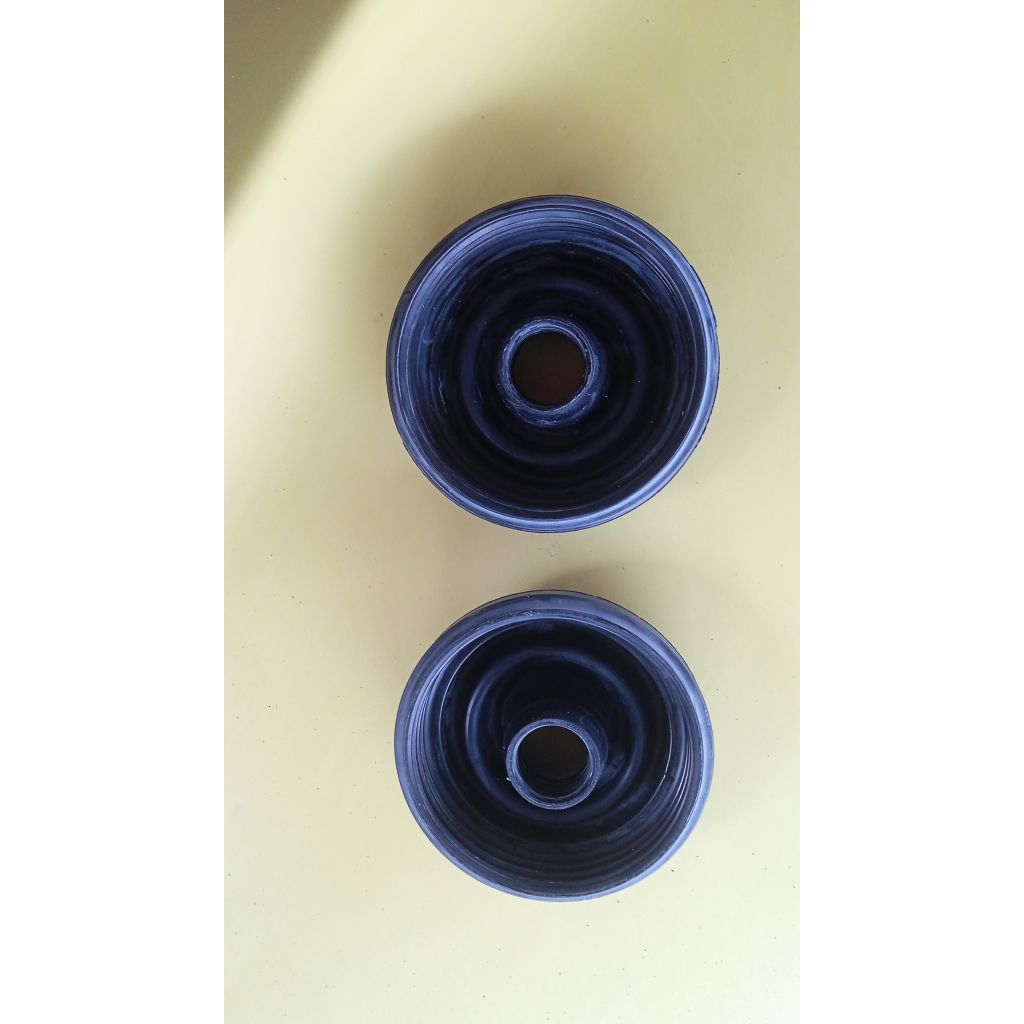 karet penutup bohlam lampu depan h4  Toyota Innova Gren th 2012-2014