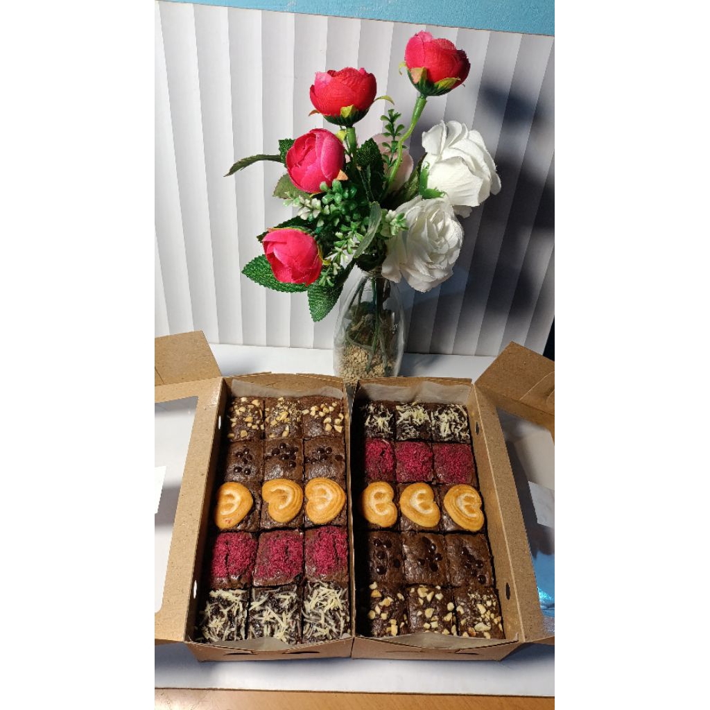 

Fudgy brownies box medium