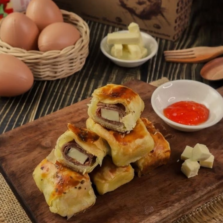 

BOLEN MINI SOLO PREMIUM - Bolen Smoked Beef asin gurih full butter isi 10 pcs